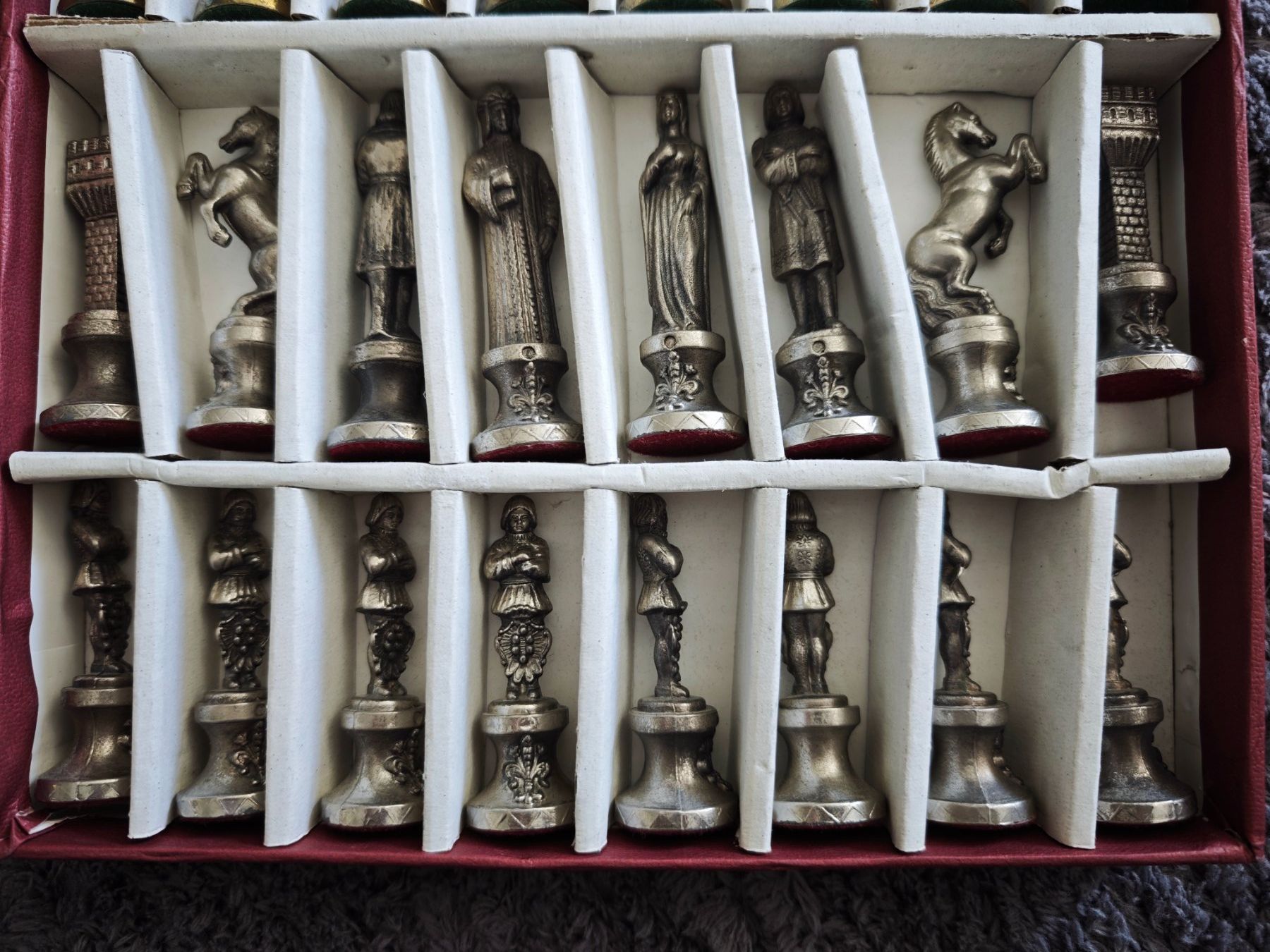 Jeux: Seltene Schachspielfiguren – D'occasion à Gunzgen par 0Aurin0 1