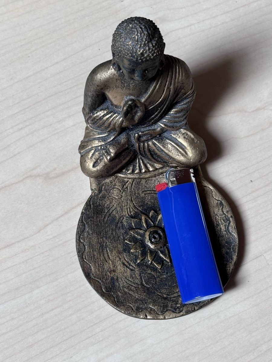 Tutte le decorazioni: Buddha Figur mit Lotus Design - Räucherstäbchen Halter – Nuovo (secondo la descrizione) da Bäretswil venduto da clothes-freak 2