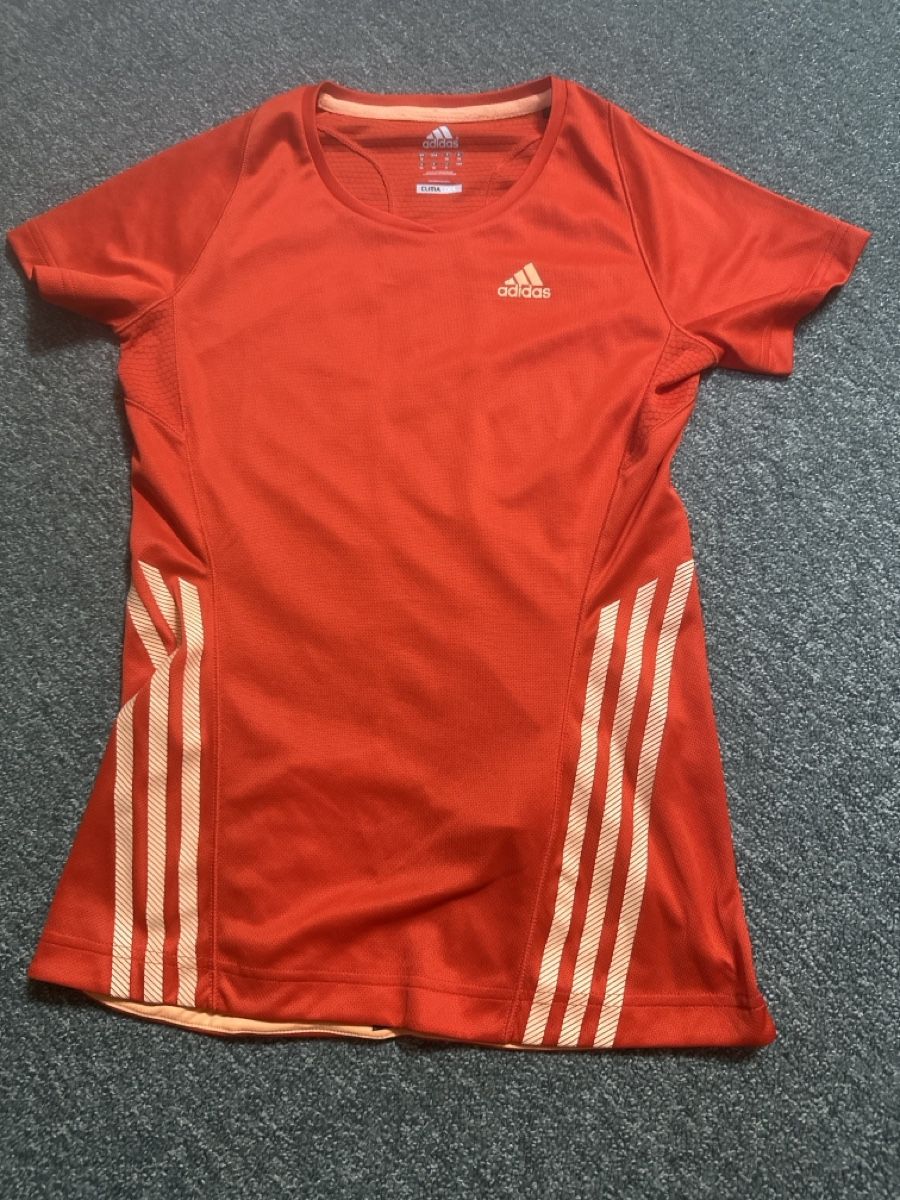 Adidas T-shirt: Adidas Laufshirt Gr 34 – Nuovo (secondo la descrizione) da Baltschieder venduto da YmroBe