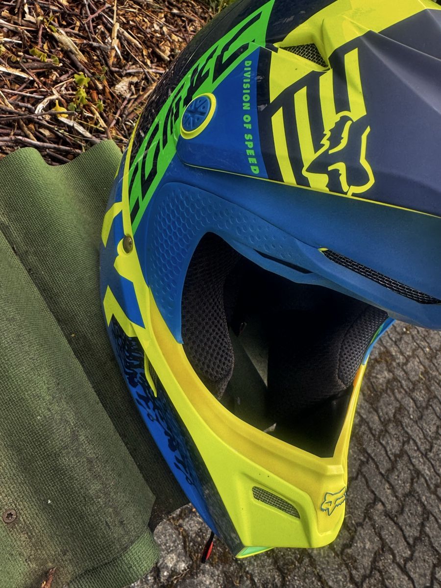 Fox Caschi & visiere: Fox Youth V3 Helm – Nuovo (secondo la descrizione) da Orpund venduto da Rhodes0