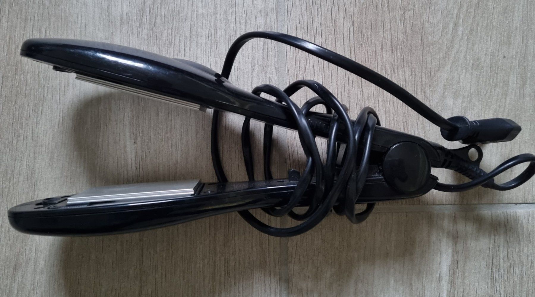 Lockenstäbe & Haarglätter: Haarglätter - neuwertig – Neu (gemäss Beschreibung) aus Wettingen von beryeme
