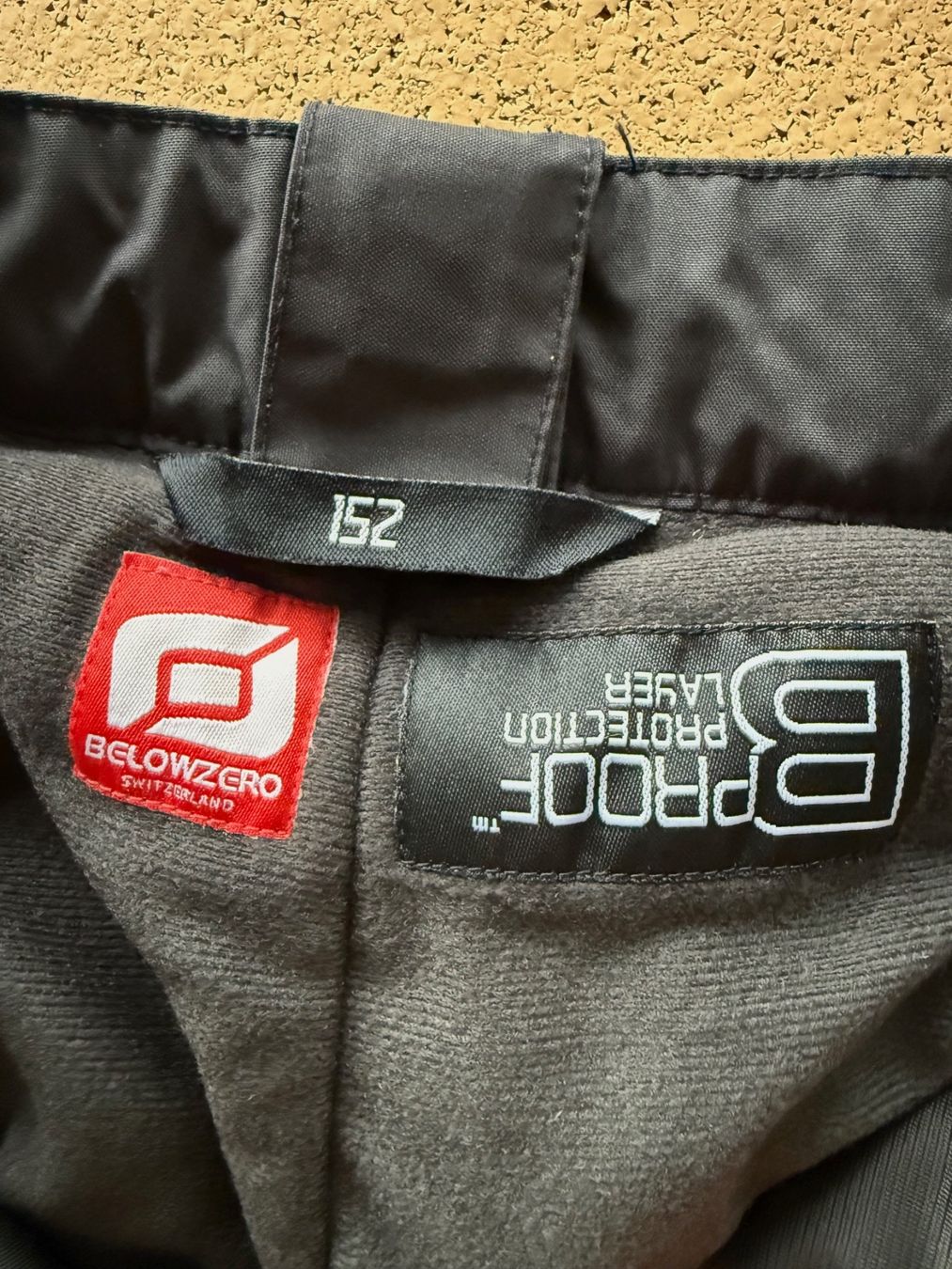 Hosen: Pantalons de ski ado Belowzero, taille 152 – Gebraucht aus St-Gingolph von GoldenKeys 4