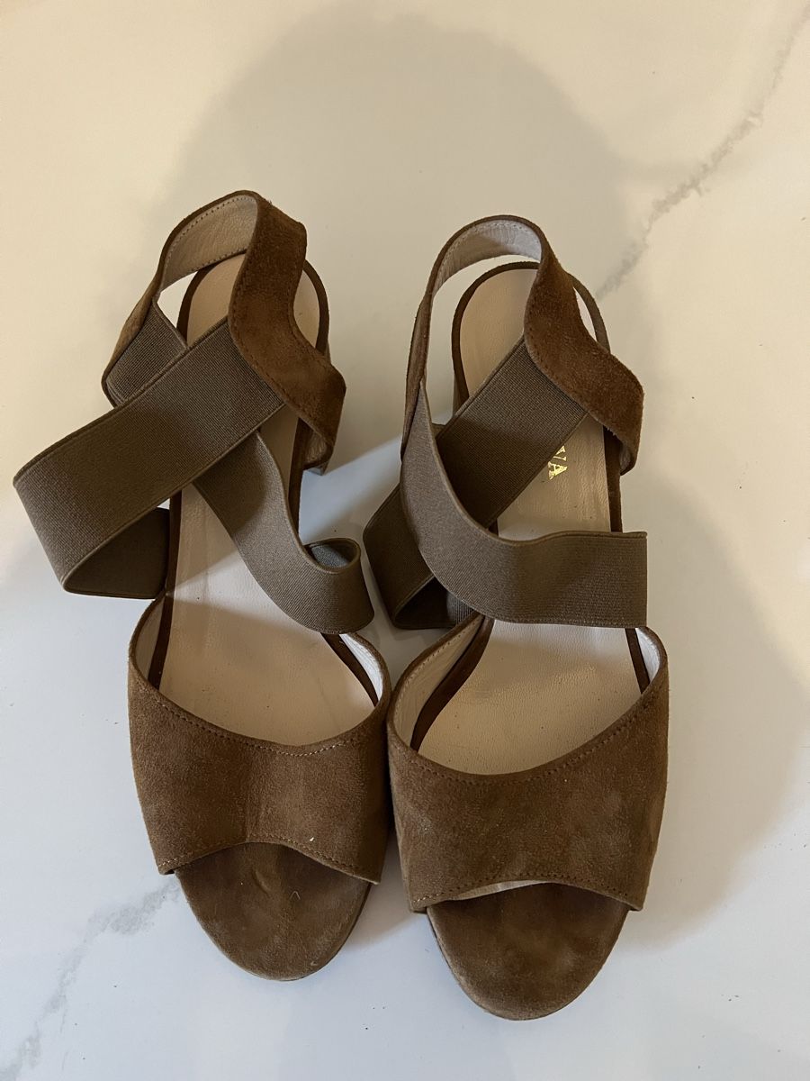 Scarpe da donna: Sandalo marrone scamosciato – Usato da Sonvico venduto da gborella