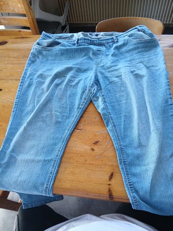 1 jeans occasion (taille 52)