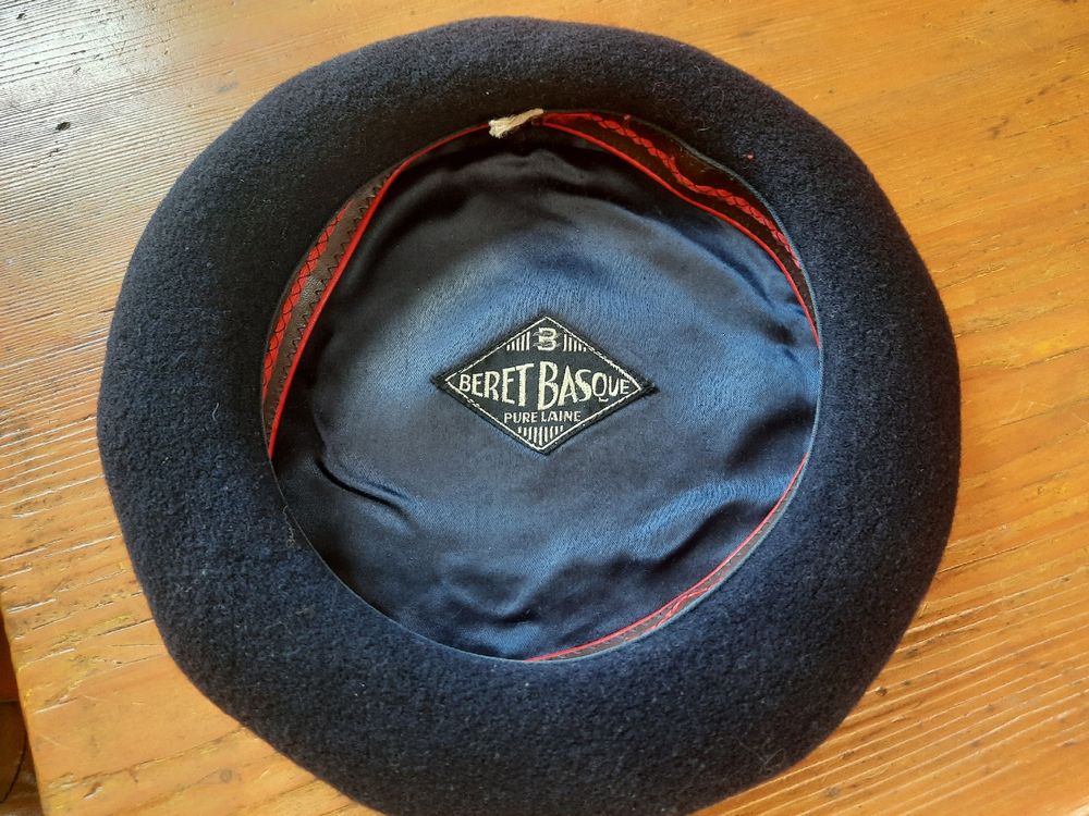 BERET BASQUE, en LAINE (D'occasion) à Le Locle pour CHF 12 – avec ...
