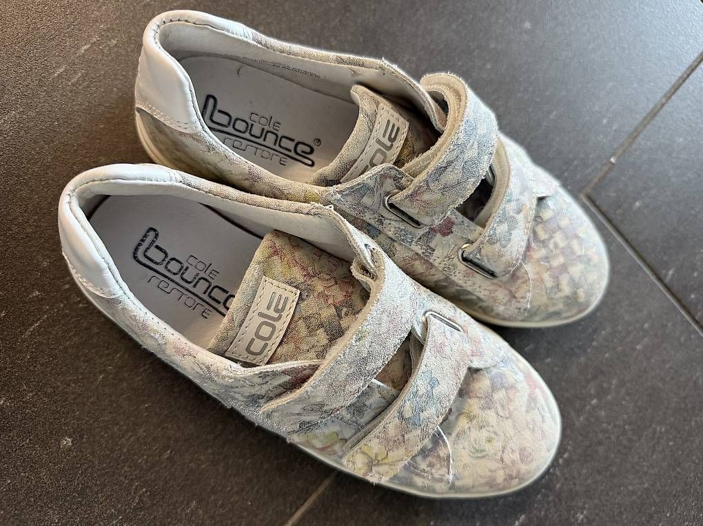 Schuhe für Jungen: Neue Lederschuhe Gr 34 – Gebraucht aus Uitikon Waldegg von don_felipe