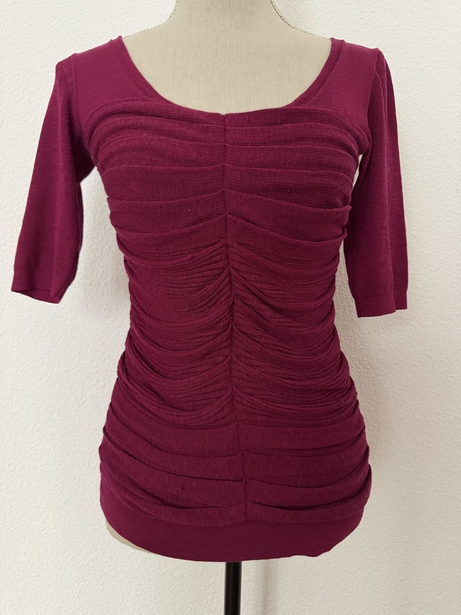Burberry Pullover & Sweatshirts: Burberry pull froncé, Taille XS, framboise – Gebraucht aus Morges von sandy069