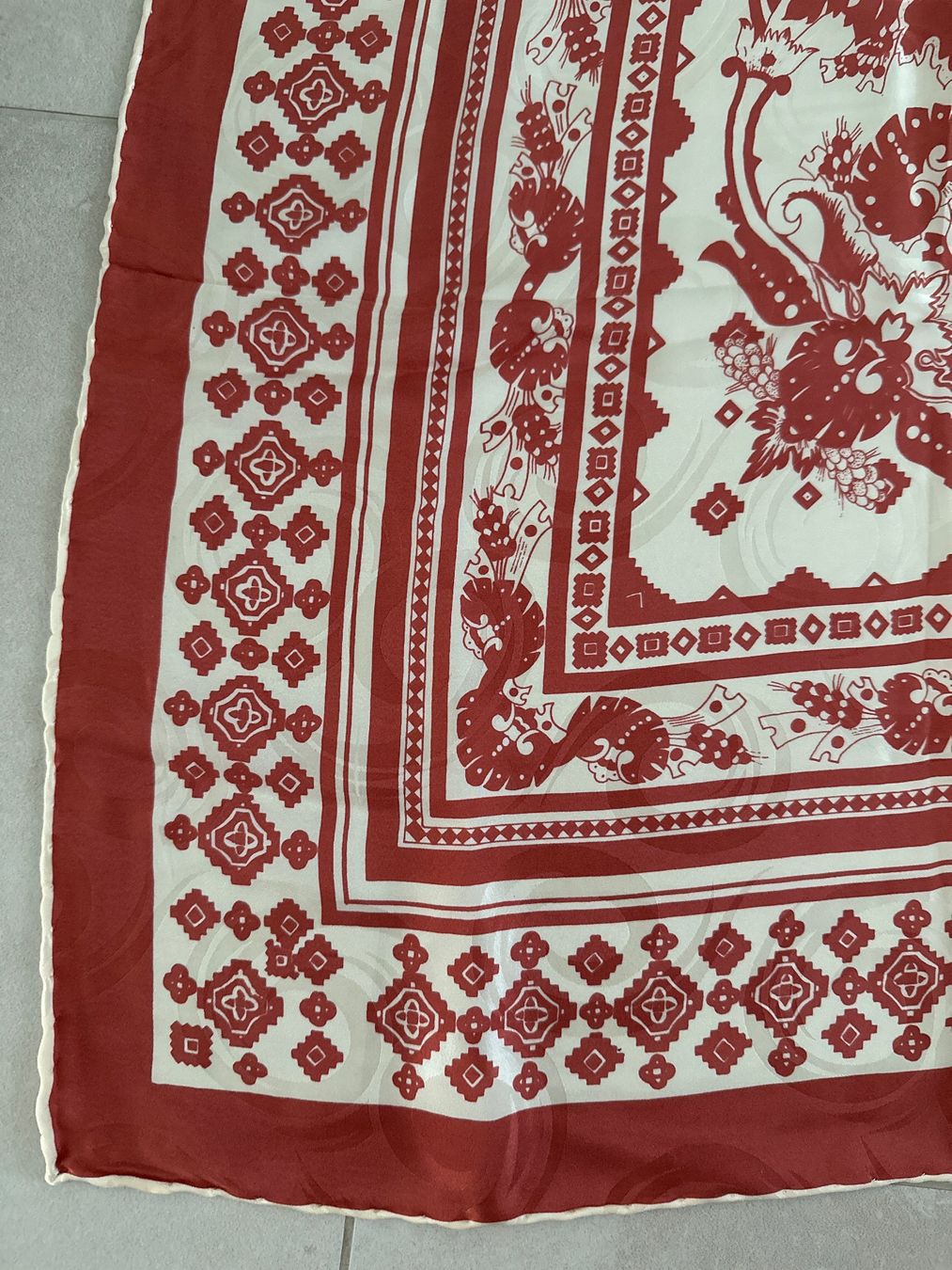 Foulard & Sciarpe: Tuch rot / weiss – Usato da Zug venduto da Hehe 1