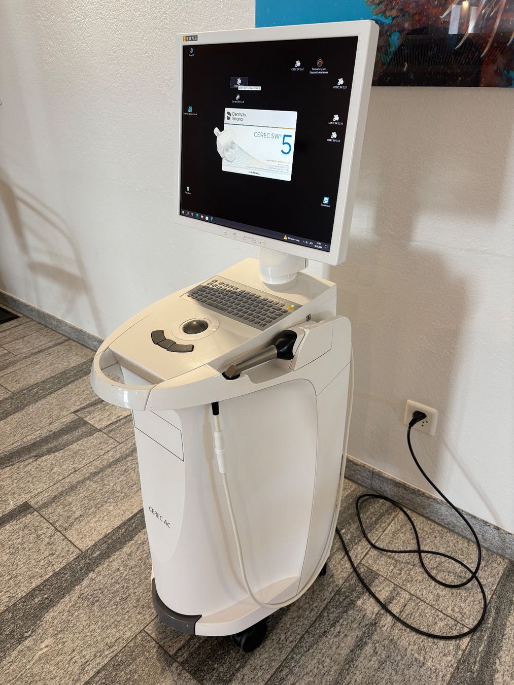 Dentsply Sirona Attrezzature mediche: Sirona Omnicam mit Connect und Ceres Software – Usato da Richterswil venduto da sowiso66 2