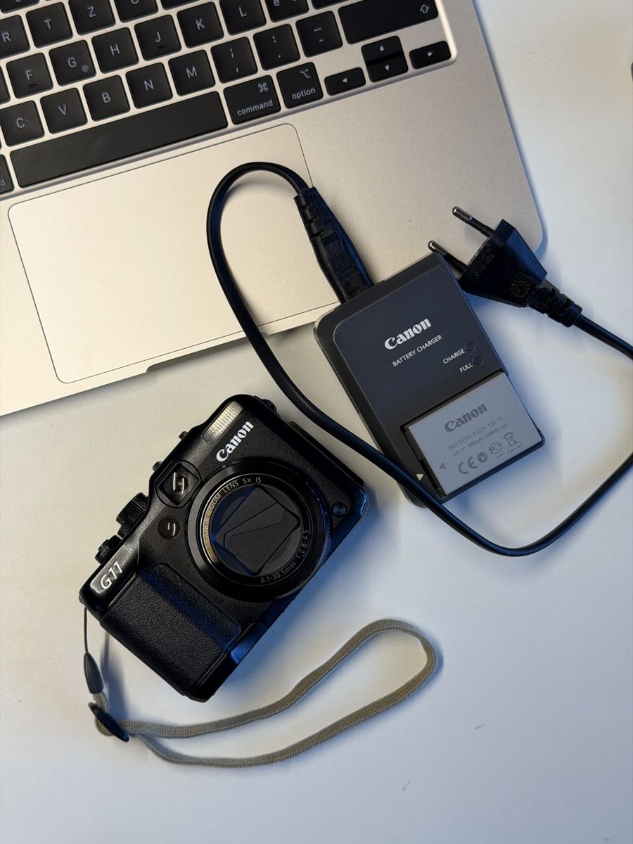 Canon Fotocamera: Canon PowerShot G11 + Original Charger & 2 Batteries – Usato da Zürich venduto da idbronskiy