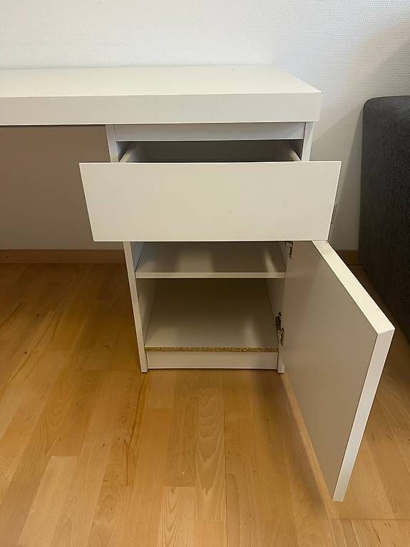 Ikea Scrivanie: Ikea Malm Schreibtisch (Gratis) – Usato da Luzern venduto da tom_zzfx 1