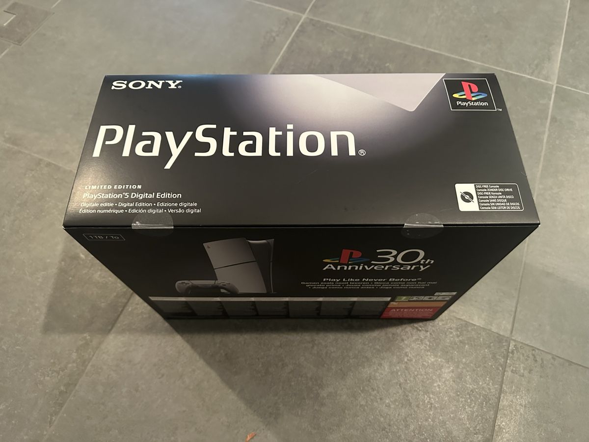 Sony Console: PS5 Digital Edition 30th Anniversary - Neuve scellée – Nuovo e nell'imballaggio originale da Onex venduto da daBraun 2