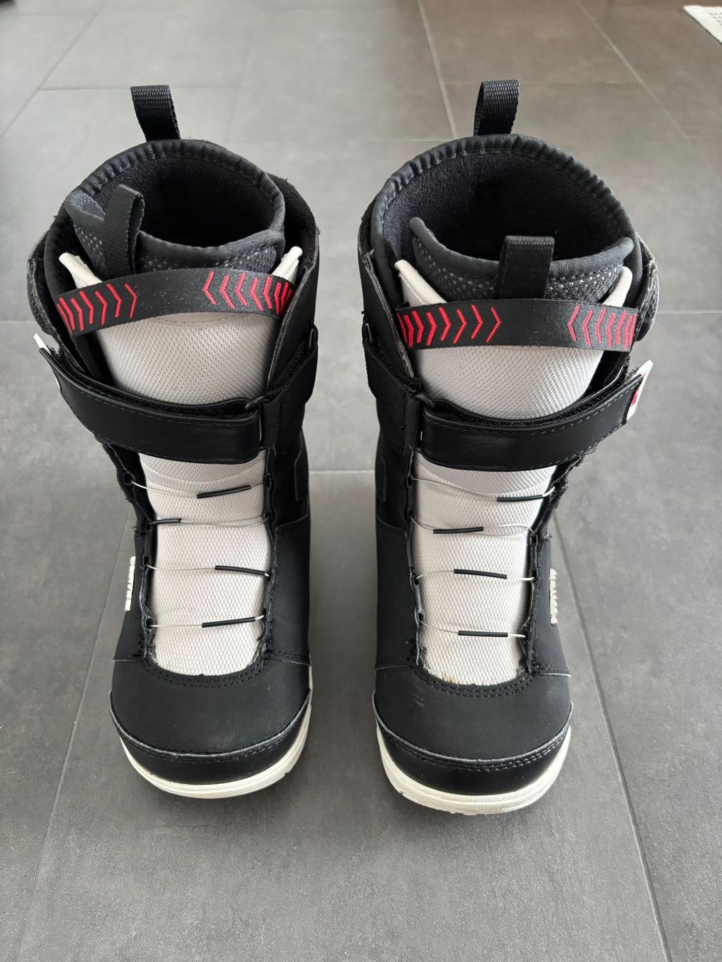 Deeluxe Scarpe per ragazzi: DEELUXE Rough Diamond Kinder Snowboardschuh Grösse 33 – Usato da Oberägeri venduto da MariaLehman