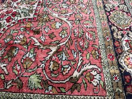 Dekorative luxuriöser Ghom Seidenteppich aus Persien 165x108