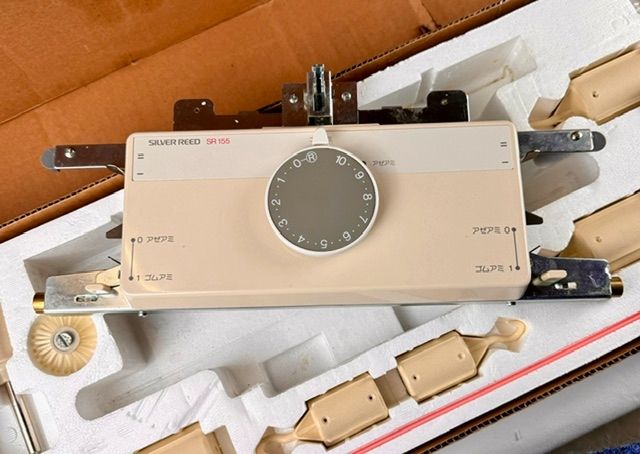 Macchine da cucire: Strickmaschine SilverReed SR-155 Doppelbettergänzung – Usato da Plons venduto da Zimpfer 1