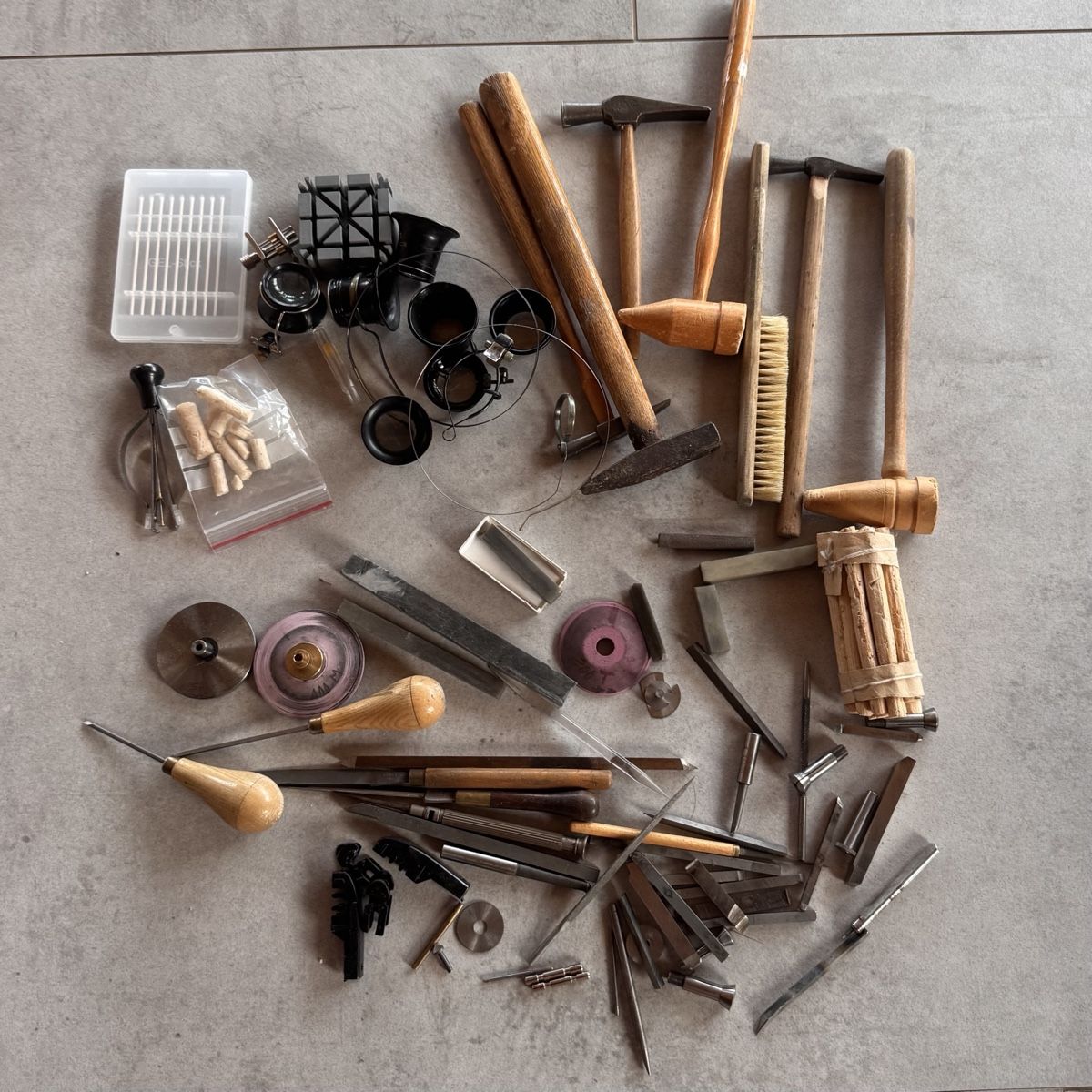 Tous les outils: Uhrmacher Watchmaker Tools and Accessories – D'occasion à Arzier-Le Muids par Avanna