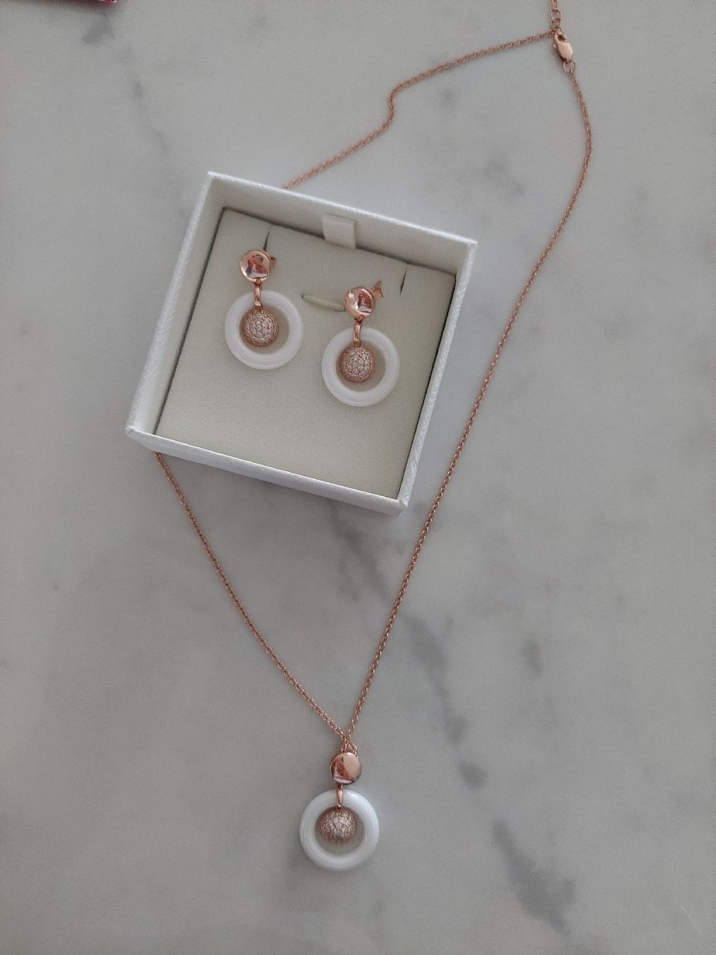 Guess Altri gioielli: Guess Parure boucles et collier – Nuovo (secondo la descrizione) da Farvagny-le-Petit venduto da Scorpion1288 1