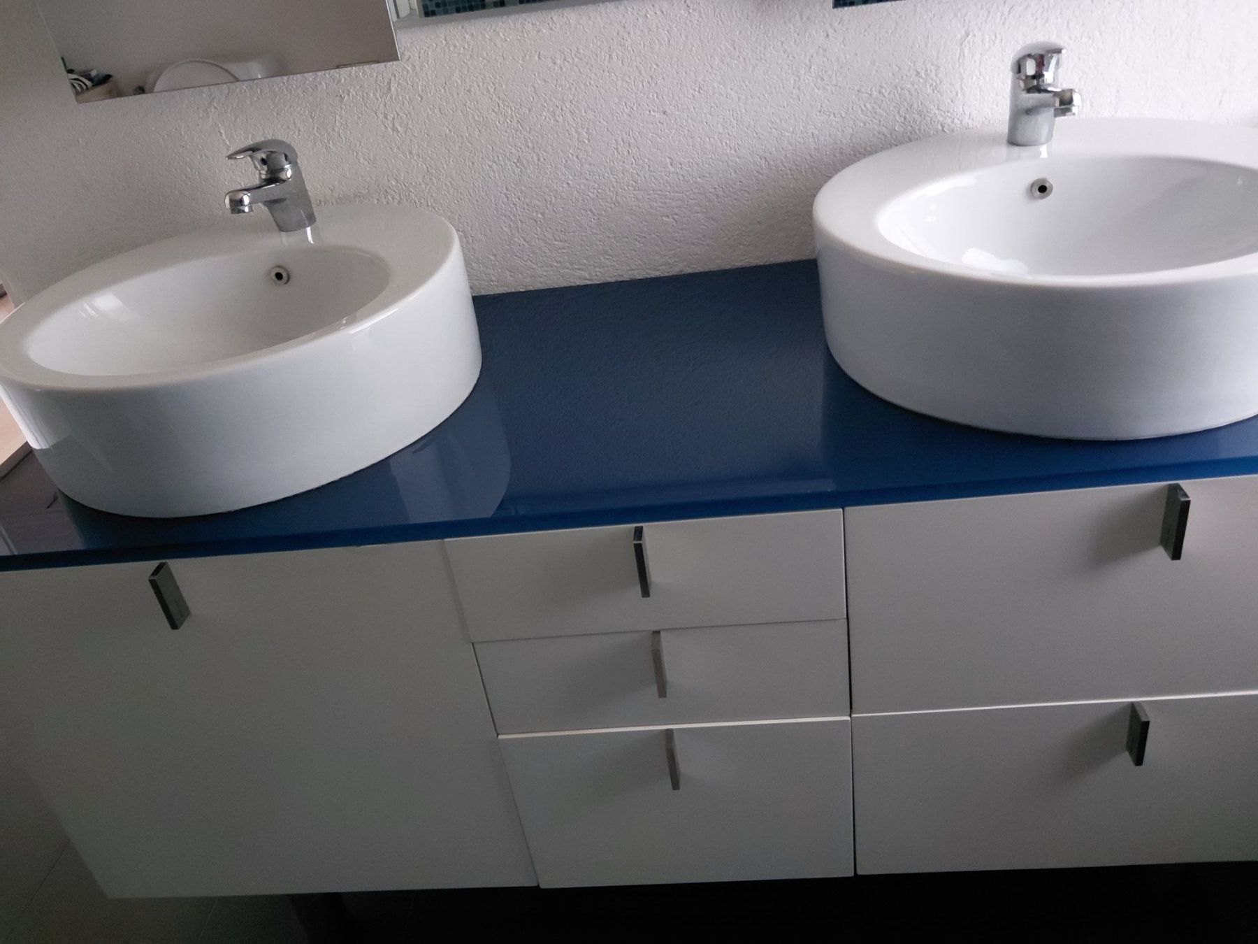 Installations & Meubles: Doppelwaschtisch weiss mit blauer Platte gebraucht – D'occasion à Feldbach par Marcohegi 3