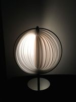 Moon Tischlampe im Stil von Verner Panton von KARE Design