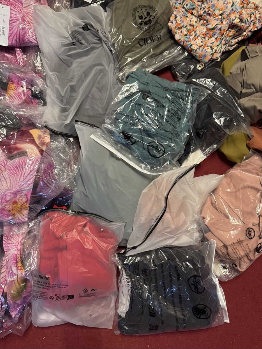 Kleiderpakete: Lot neu Kleider 41 stk.  – Neu (gemäss Beschreibung) aus Schlieren von Freundlich02 4