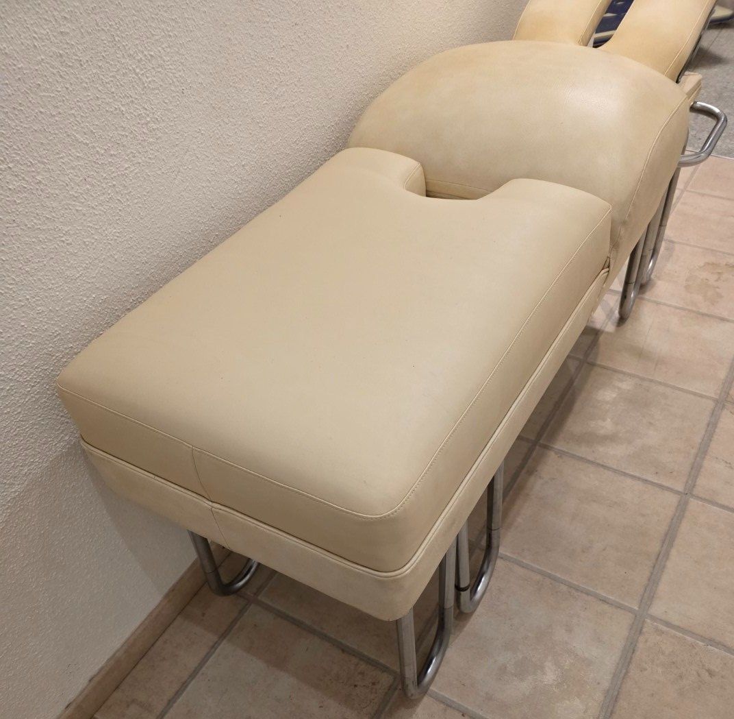 Liegen & Liegestühle: Älterer Massageliege / Behandlungsliege Lederauflage – Gebraucht aus Flums von Flumsantik 3