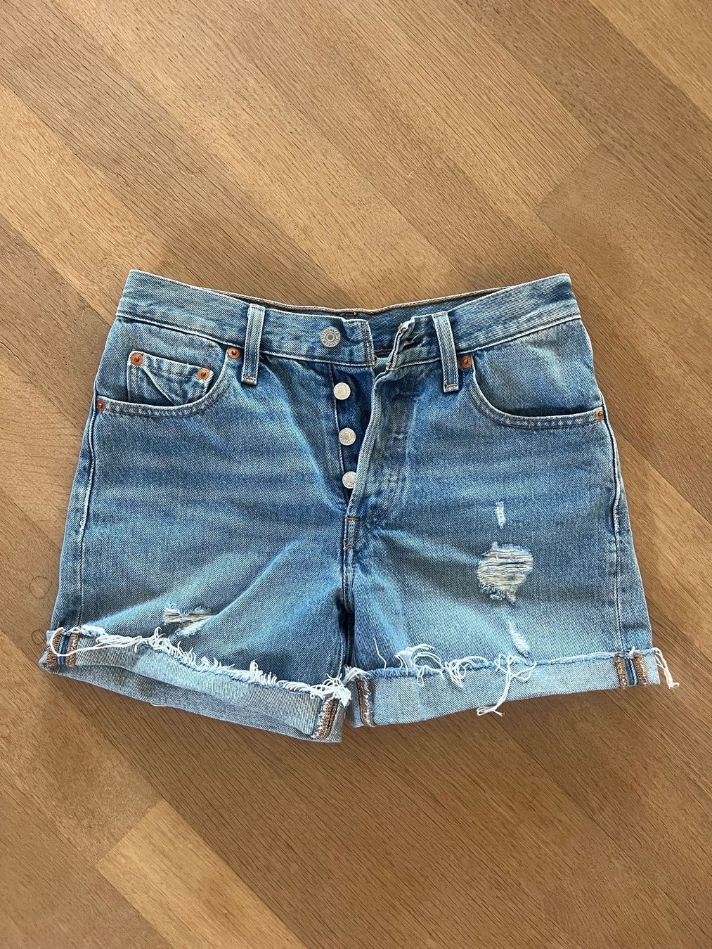 Levi's Jeans: Levi's Jeans Shorts Damen – Gebraucht aus Laupen BE von lee_ym6v