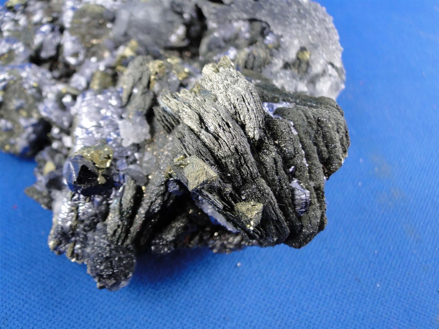 Minerali & Pietre curative: Pyrrhotit mit Galena – Usato da Schinznach Bad venduto da Demerald 5