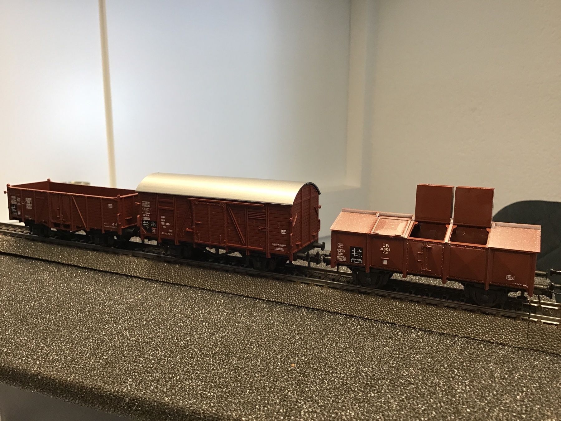 Roco Modellini di ferrovie: 3xROCO GÜTERWAGEN H0 WECHSELSTROM – Usato da Männedorf venduto da Modelle-aller-Art