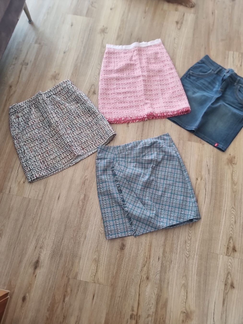 Lotti di vestiti: Mini Röcke Set, Grösse 38/M, Top Zustand – Usato da Arbon venduto da sabire72