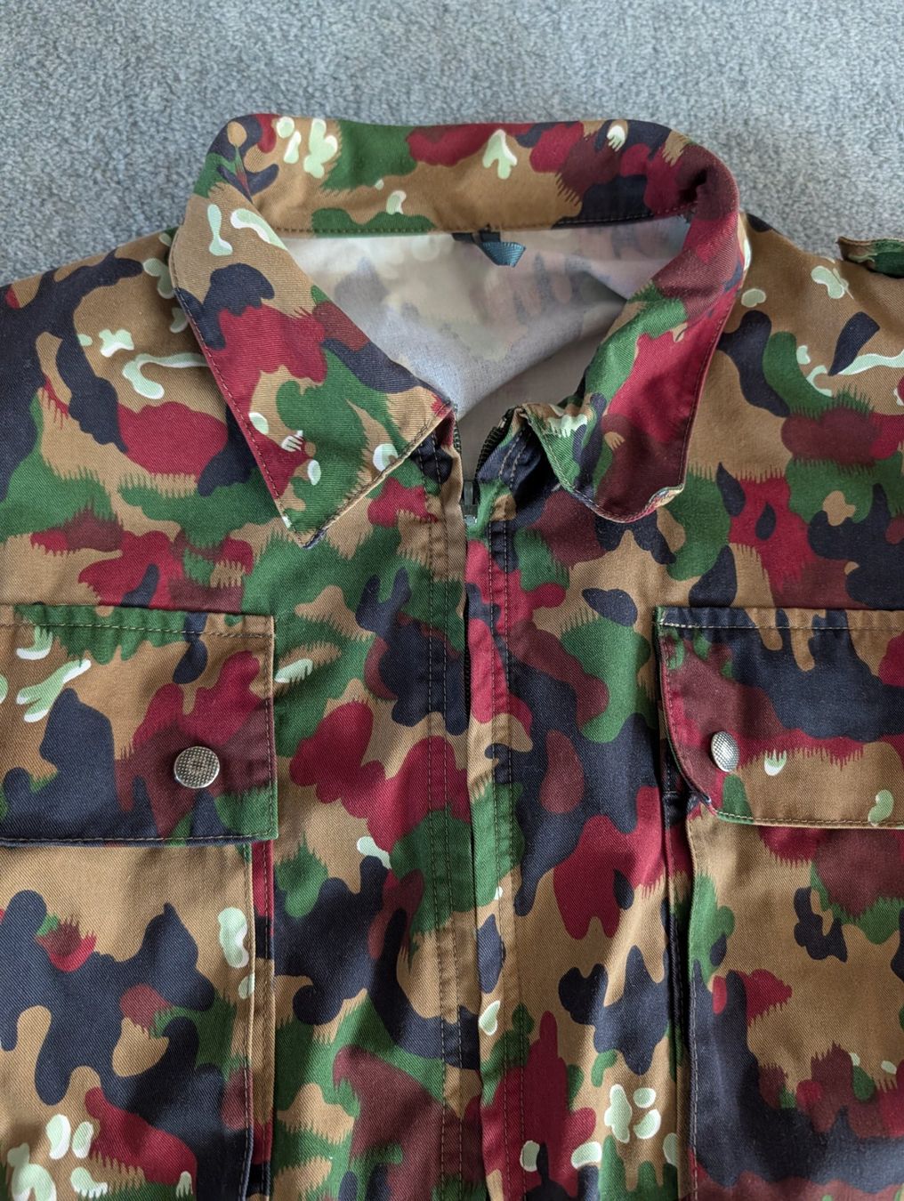 Schweizer Armee Uniformen: Schweizer Armee Camouflage Anzug - Grösse L – Gebraucht aus Herisau von apo_bxx7 2