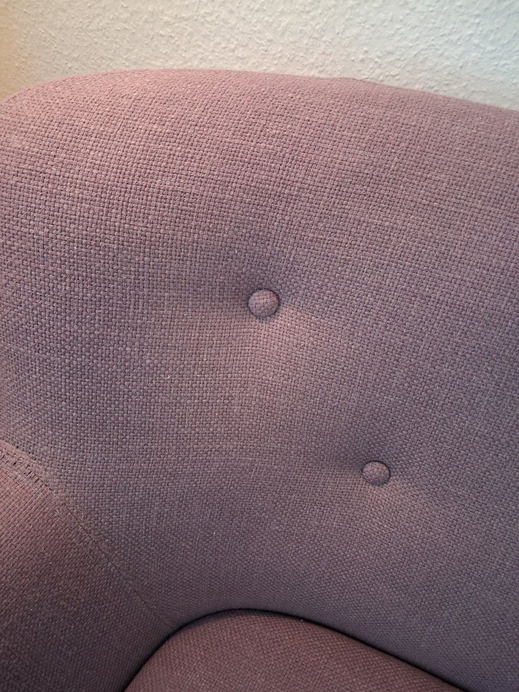 Divani: Kleines fliederfarbenes Sofa – Usato da Wetzikon ZH venduto da Stierli8610 3