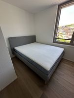 Komplettes sehr bequemes Bett fast wie neu