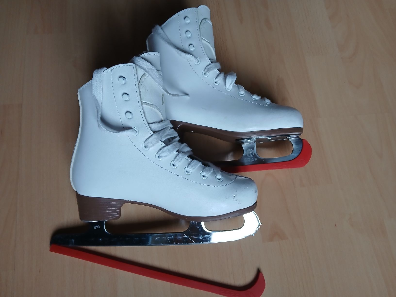 Graf Schlittschuhe: Graf Davos Gold 33 – Gebraucht aus Vauffelin von Erondez 2