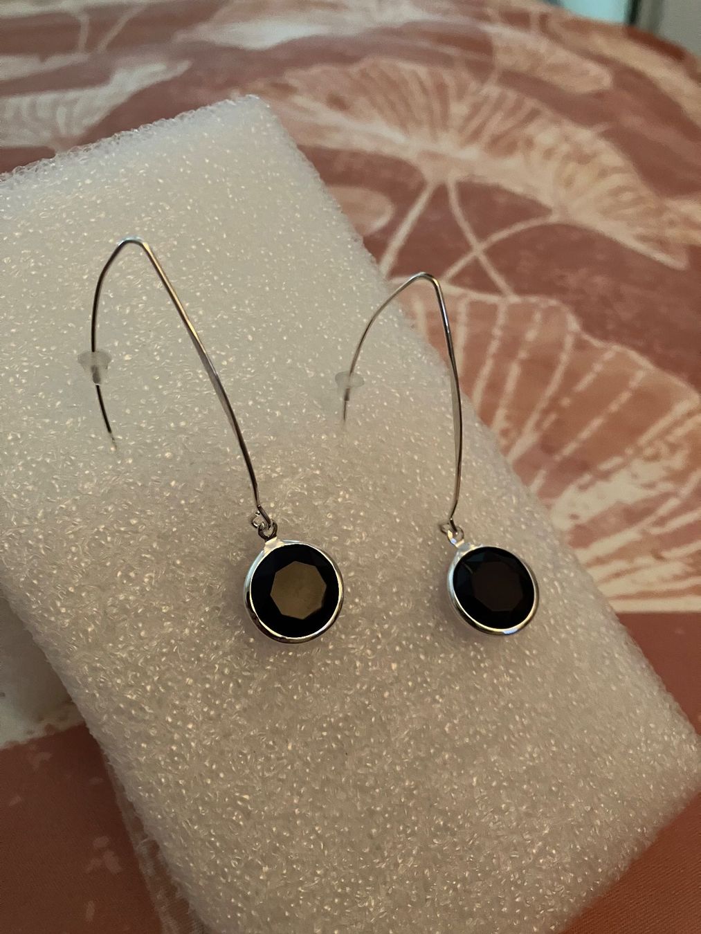 Orecchini pendenti & Orecchini a lobo: elegante Ohrhaken silberfarben mit schwarzem synth.Stein – Nuovo (secondo la descrizione) da Affoltern am Albis venduto da Dlotti 1
