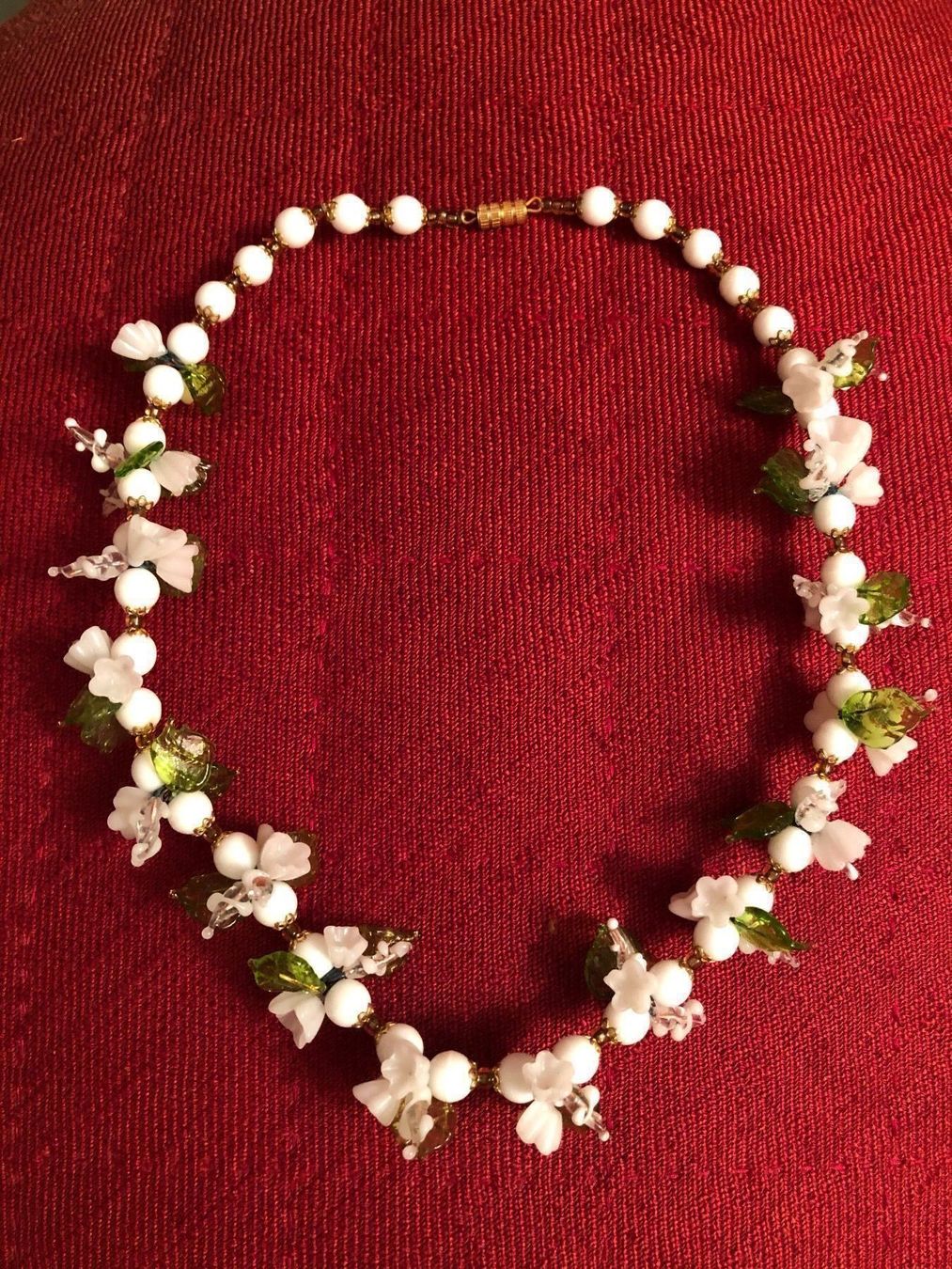 Catenine: GABLONZER GLASBLÜTENCOLLIER.Weissfarben. – Usato da Wald ZH venduto da mlnt 8