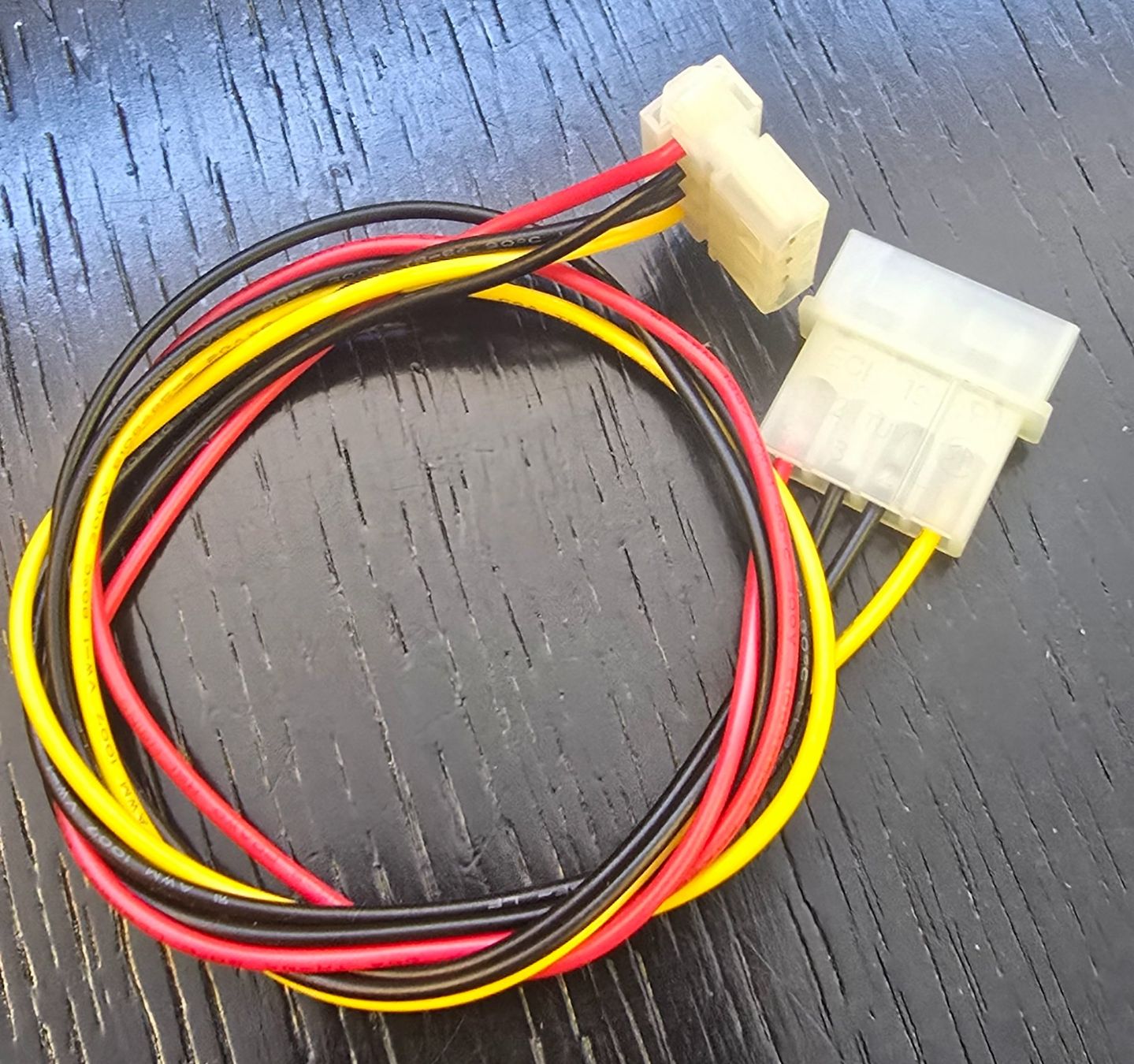 Cavi: Molex-Verlängerung mit Winkelstecker 40cm – Nuovo (secondo la descrizione) da Wolfhausen venduto da exasys