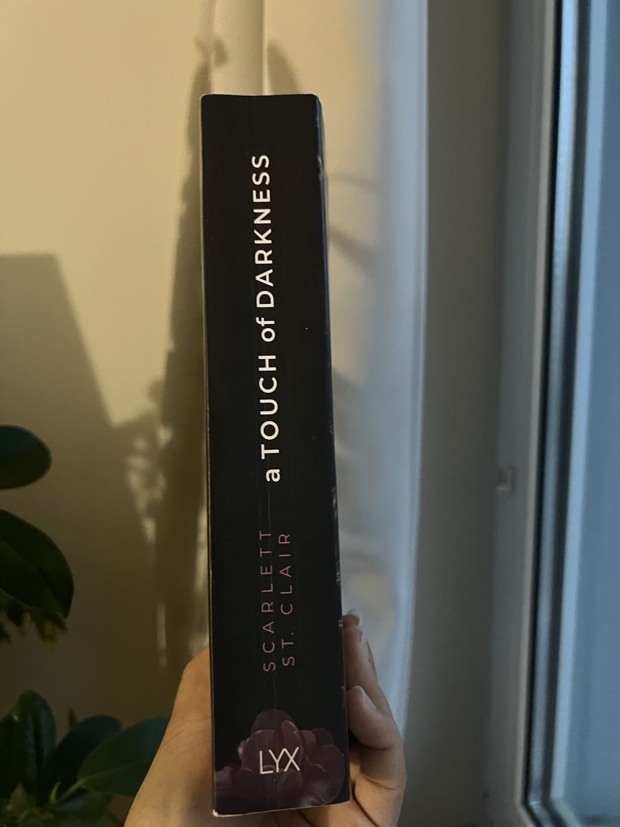 Bücher: A Touch of Darkness – Neu (gemäss Beschreibung) aus Glattbrugg von readsy 2