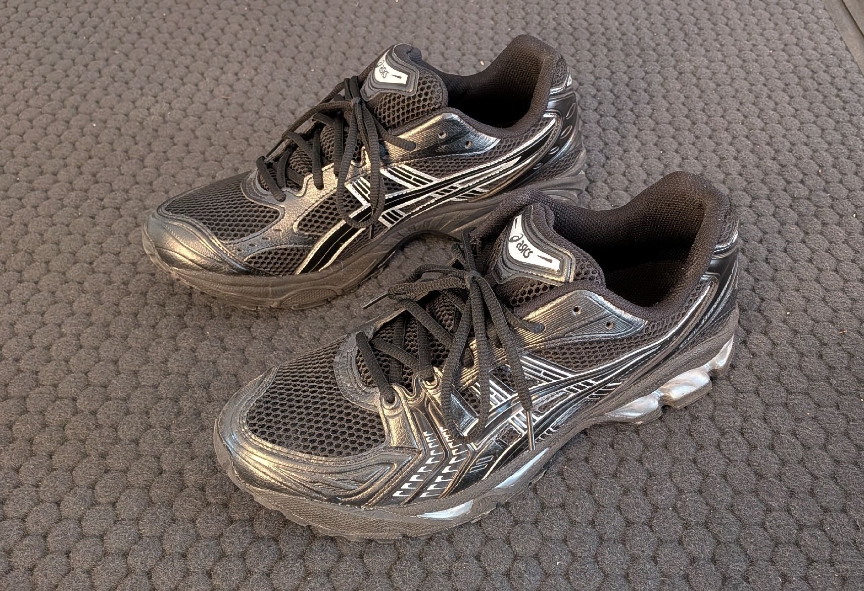 Asics Herrenschuhe: Asics Gel Kayano 14 Schwarz – Neu (gemäss Beschreibung) aus Zürich von vukzh