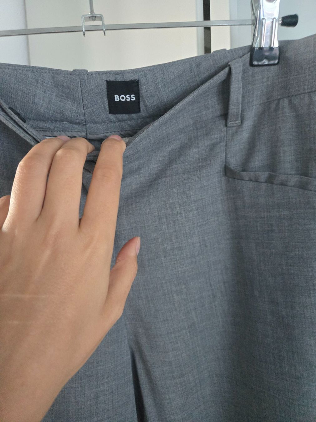 Hugo Boss Pantaloni: BOSS wool trousers – Usato da Horgen venduto da dariajed 4