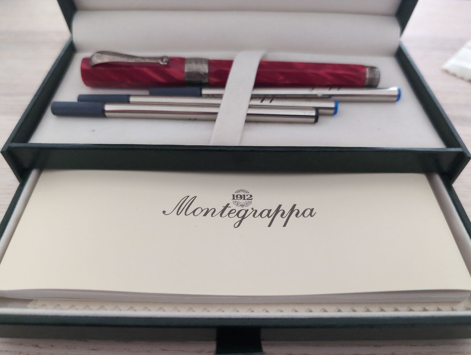 Montegrappa Stifte & Marker: montegrappa symphony red roller in box – Gebraucht aus Zürich von Kralot 1