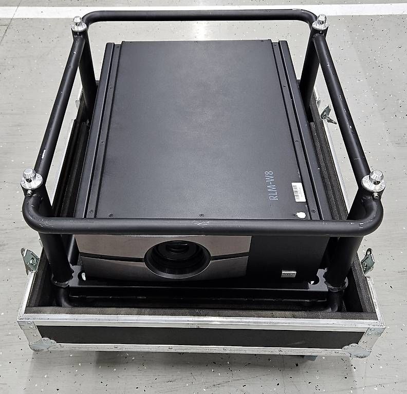 Proiettori: Barco RLM W-8 3 Chip DLP Projektor – Usato da Rüti ZH venduto da Philippek