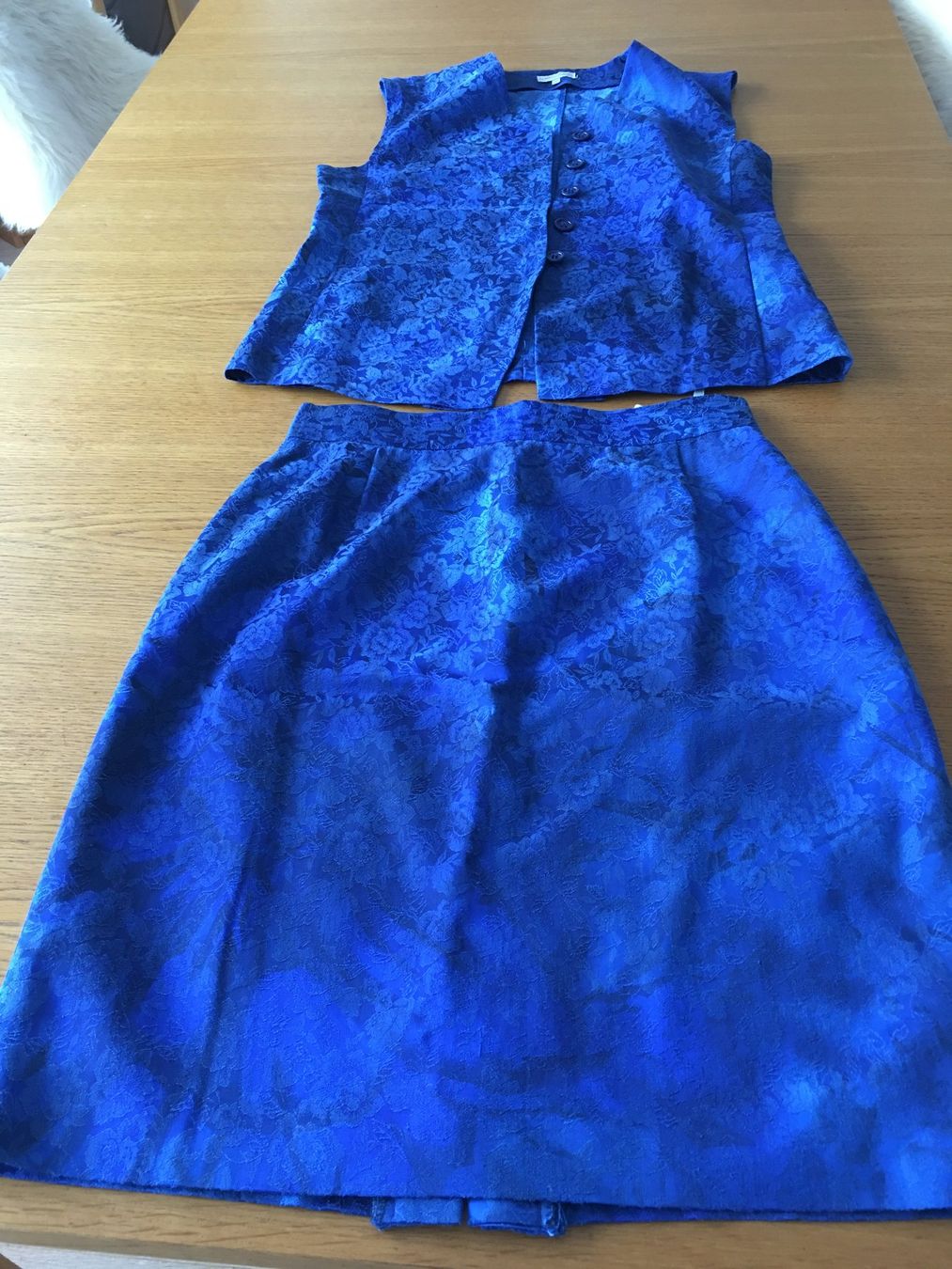 Kostüme: Damen 2 Teiler Jupe mit Gilet – Gebraucht aus Bülach von duma43 1