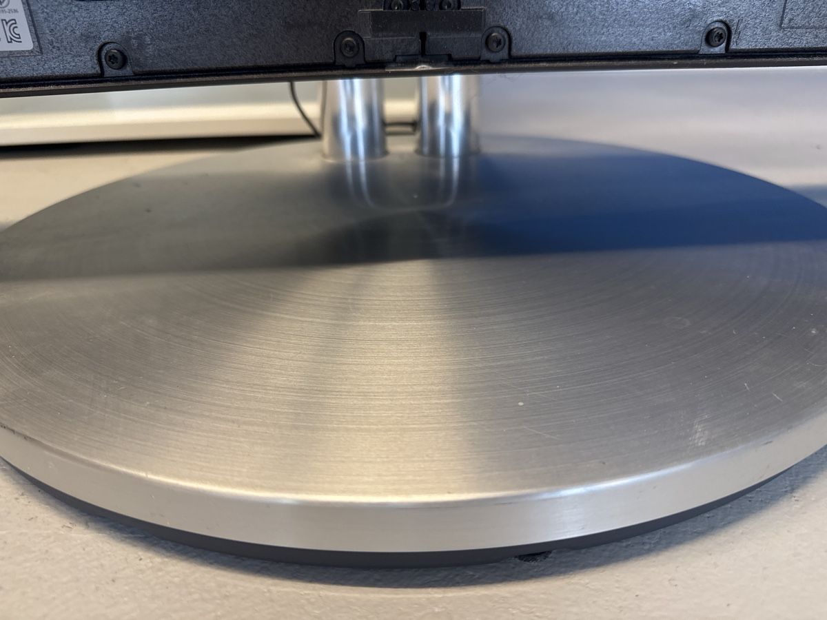 Wandhalterungen: BeoVision 7-32 Standfuss mit Soundbar – Gebraucht aus Basel von Tecniteen 2