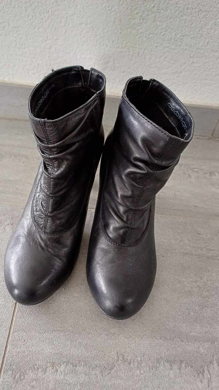 Scarpe da donna: Bottes en cuir – Usato da Müntschemier venduto da Kinako 1