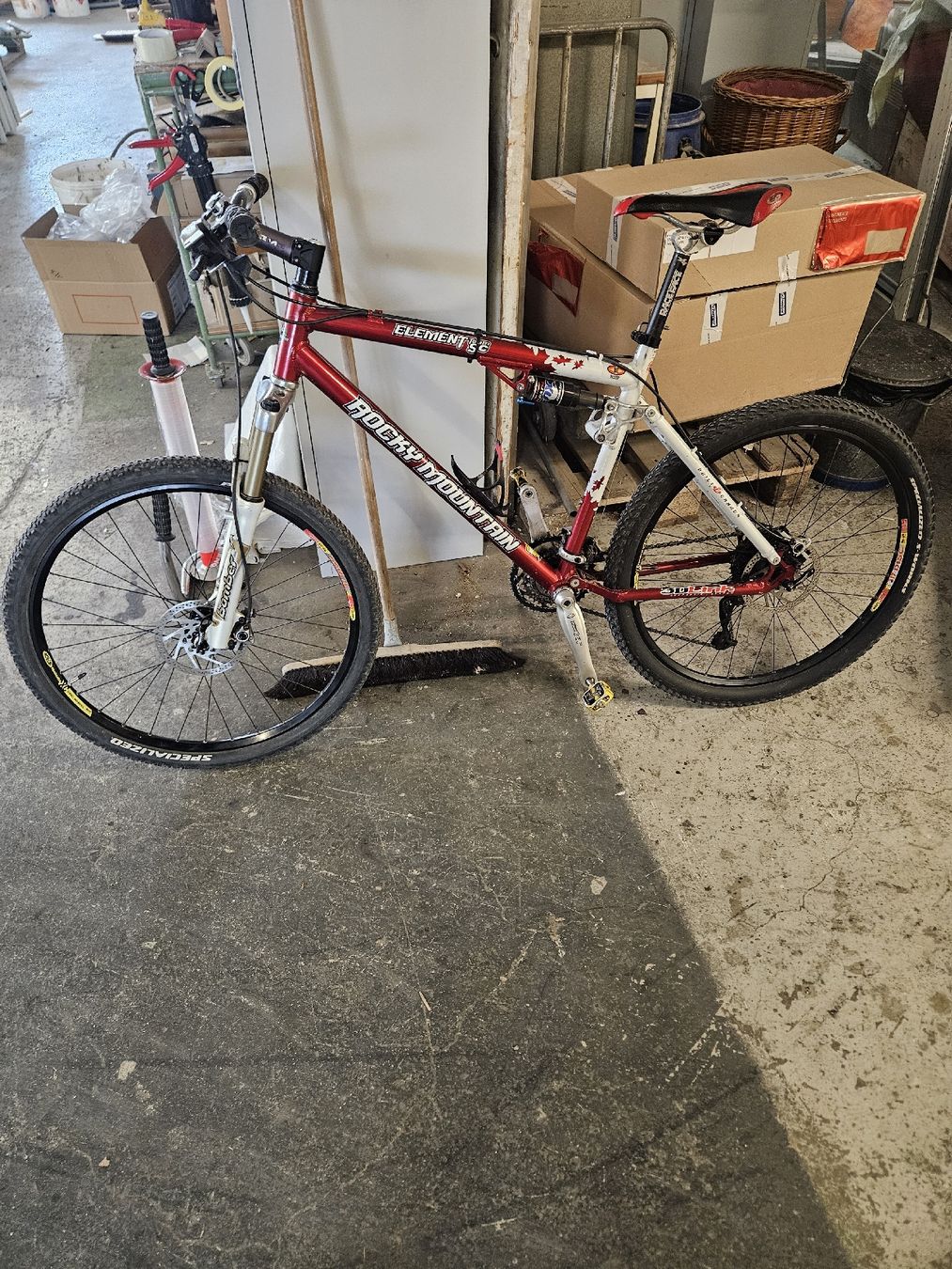 Rocky Mountain Bicycles Biciclette: Rocky Mountain Element SC Velo vollgefedert top – Usato da Rorschach venduto da TimelessTrading