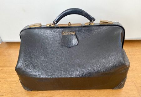 Antike Arzt- / Hebammen-Tasche / Koffer mit Henkel