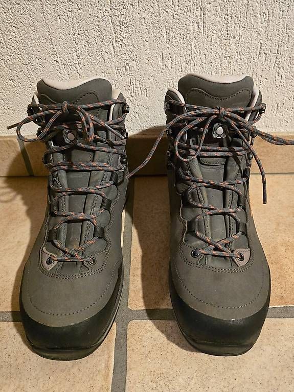 Damenschuhe: Wanderschuhe Lowa Grösse 39.5, aus Leder – Gebraucht aus Herznach von Herkbud