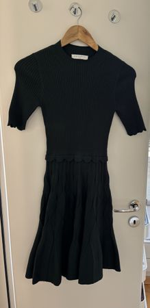 Sandro Paris Strickkleid grün kurz gerippt Grösse S