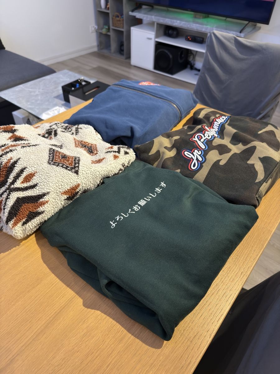 Maglioni & Felpe: 4 Pullover und Hoodies gebrauchter Zustand – Usato da Sils im Domleschg venduto da Exar93 1