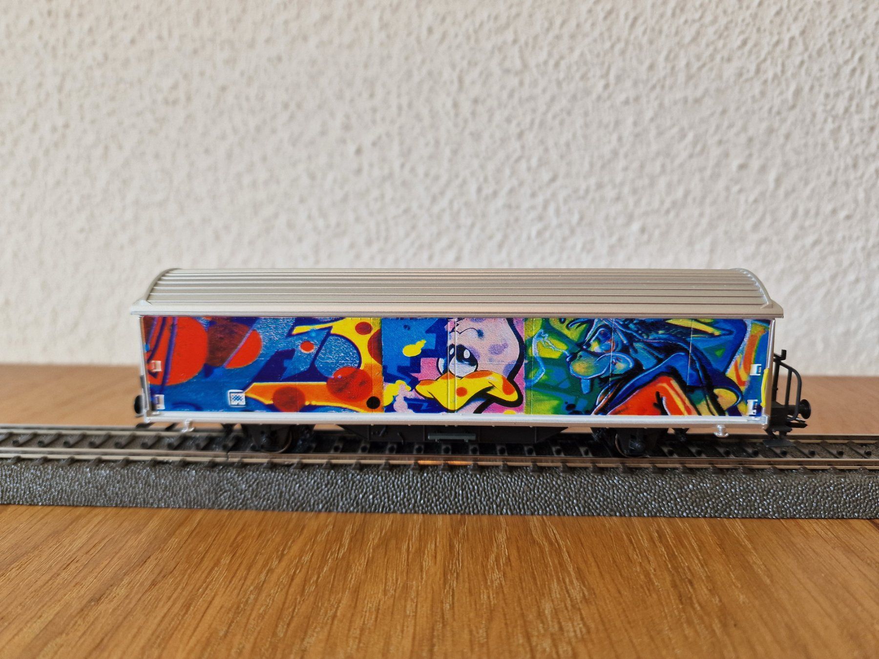 Märklin Modelleisenbahnen: Märklin Graffiti Güterwagen H0 – Gebraucht aus Matten b. Interlaken von lor_hr9w 1